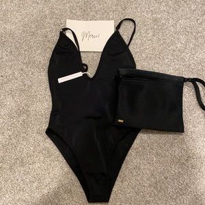 Gooseberry So Chic one piece in size small.  Brand new, bag incl.  Too small.